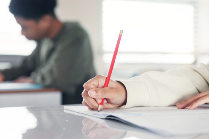 Étudiant en classe