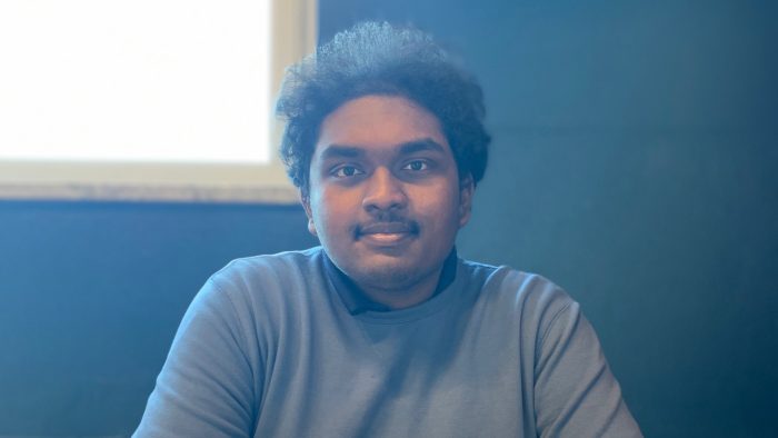 Kumaran Satkunanathan, étudiant du Collège de Rosemont et lauréat local de Forces AVENIR dans la catégorie Étudiant engagé